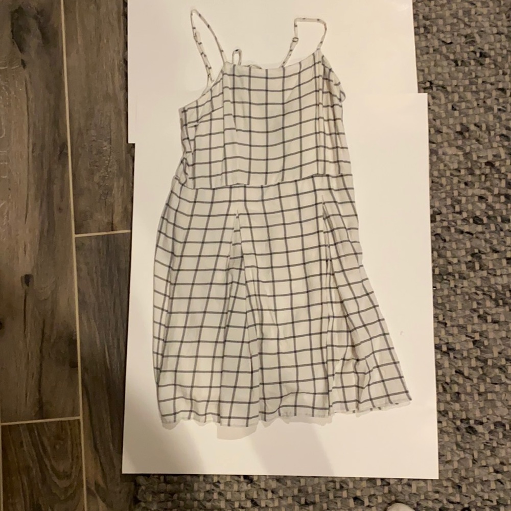 checkered dress, with cute back! From forever 21, never worn.